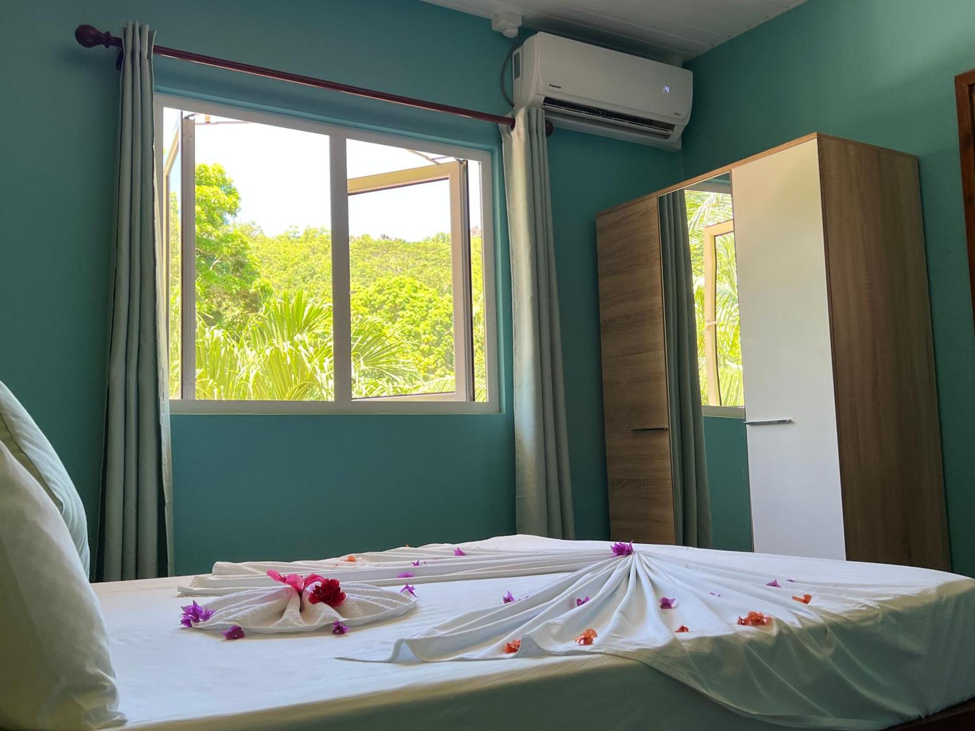 Chloe'S Cottage Self-Catering La Digue Luaran gambar